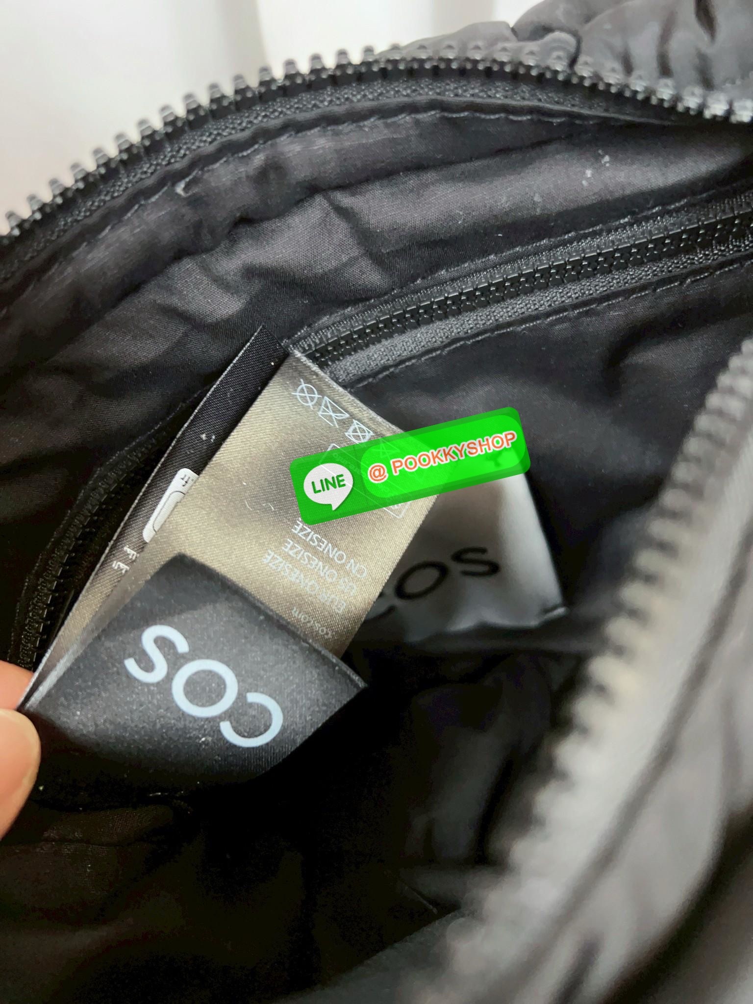 **สินค้าเข้าใหม่** ส่งพร้อมพวงกุญแจTeddy bearค่า กระเป๋าสวยพวงกุญแจน้องหมีก็น่ารัก #มีจำนวนจำกัด ห้า พลาดค่าา! 📌สีดำยังไงก็วินน แต่งตัวเสร็จออกจากบ้านหยิบใบนี้ติดมือได้เลย COS QUILTED MINI BAG BLACK 📸พร้อมส่ง! กระเป๋าจากแบรนด์COS ที่ไม่มีใ