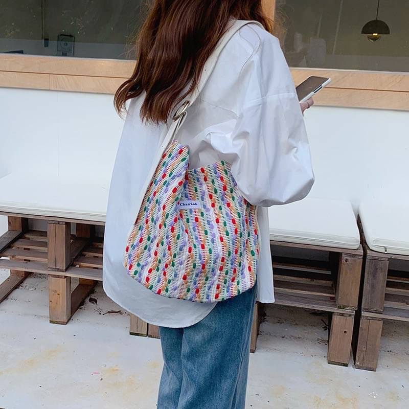 รุ่นใหม่ พร้อมส่ง!!!!! Yumi bag ลายผ้าถักโทนสีน่ารัก เหมาะไปมหาลัยมากใบนี้ ใส่ipadได้ทุกรุ่นเลย