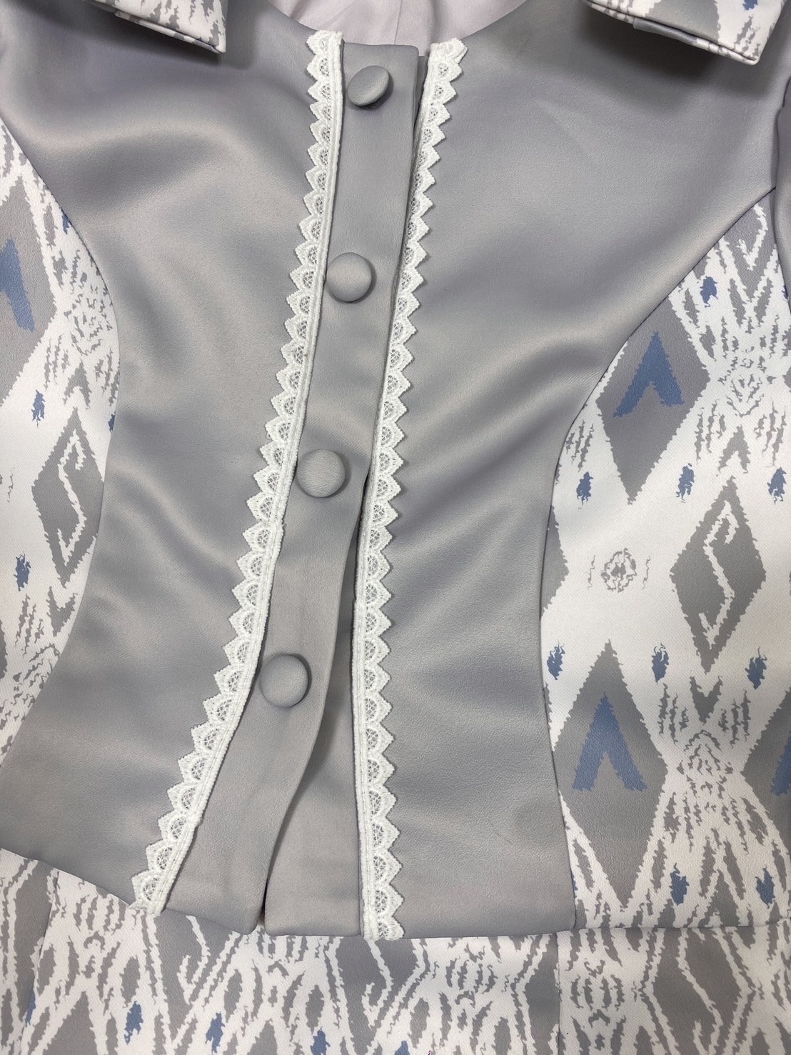 ชุดเซทแฟชั่น เซตลายผ้าไทย เนื้อผ้าหนานุ่มอย่างดี ดีเทลสวยเก๋ดูผู้ดี ไหล่แต่งโบว์