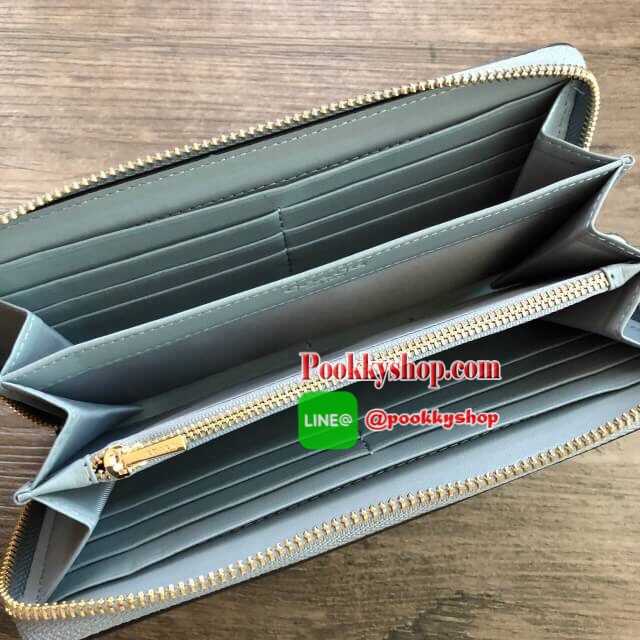 COACH Accordion Zip Wallet in Floral Print Coated Canvas กระเป๋าสตางค์ใบยาว เปิด-ปิดกระเป๋าด้วยซิปรอบ ด้านในมีช่องใส่บัตร ช่องใส่ธนบัตร และช่องซิปใส่เหรียญค่ะ ด้านหลังมีช่อง 1 ช่อง