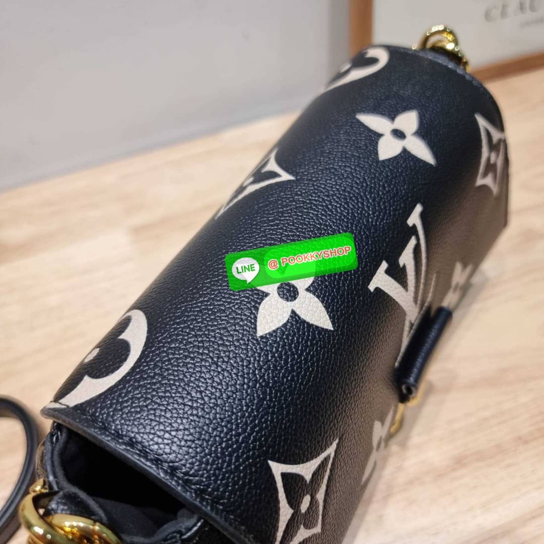 New in กระเป๋าสะพายคอลใหม่ล่าสุด สวยหรู ดูแพง ดีไซน์รูปทรงออกมาให้ใช้งานได้ง่าย เปิด-ปิดด้วยอะไหล่แม่เหล็ก ภายในโล่งกว้าง ใส่ของสำคัญได้ครบ มาพร้อมสายสะพายถึง 2 แบบ สายโซ่สะพายไหล่อัพความหรู และสายหนังที่ปรับยาวสั้นได้ สะพายข้างชิลๆก็ดูดี จัดให้พร้อมเสิร์