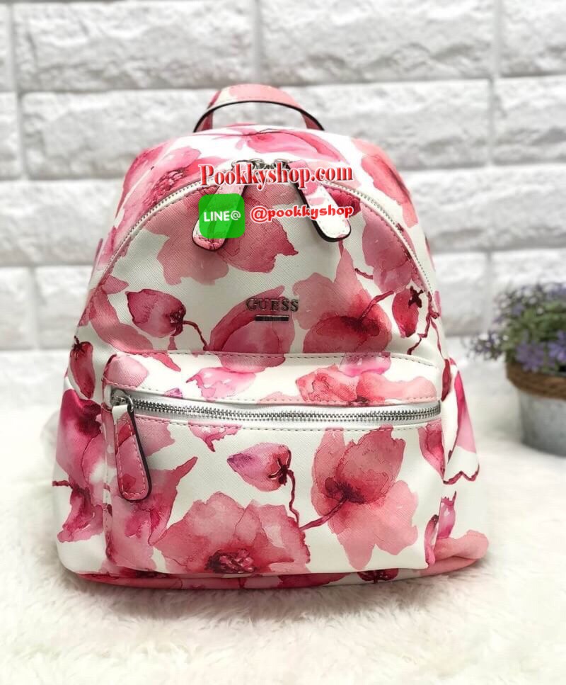 New in!!! GUESS BACKPACK BAG ลายดอกไม้มาเพิ่มค่ะ กระเป๋าสะพายหลัง หนังซาฟเฟียโน่นิ่ม ด้านหน้ามีโลโก้แบรนด์ พร้อมช่องซิปเล็กใส่มือถือหรือของจุกจิกได้ค่ะ เปิดปิดกระเป๋าแบบซิปคู่ ภายในโล่งใส่ของจุ มีช่องซิปและช่องเล็กใส่ของจุกจิกนะคะ ซับในลายแบรนด์ค่ะ สายสะพ