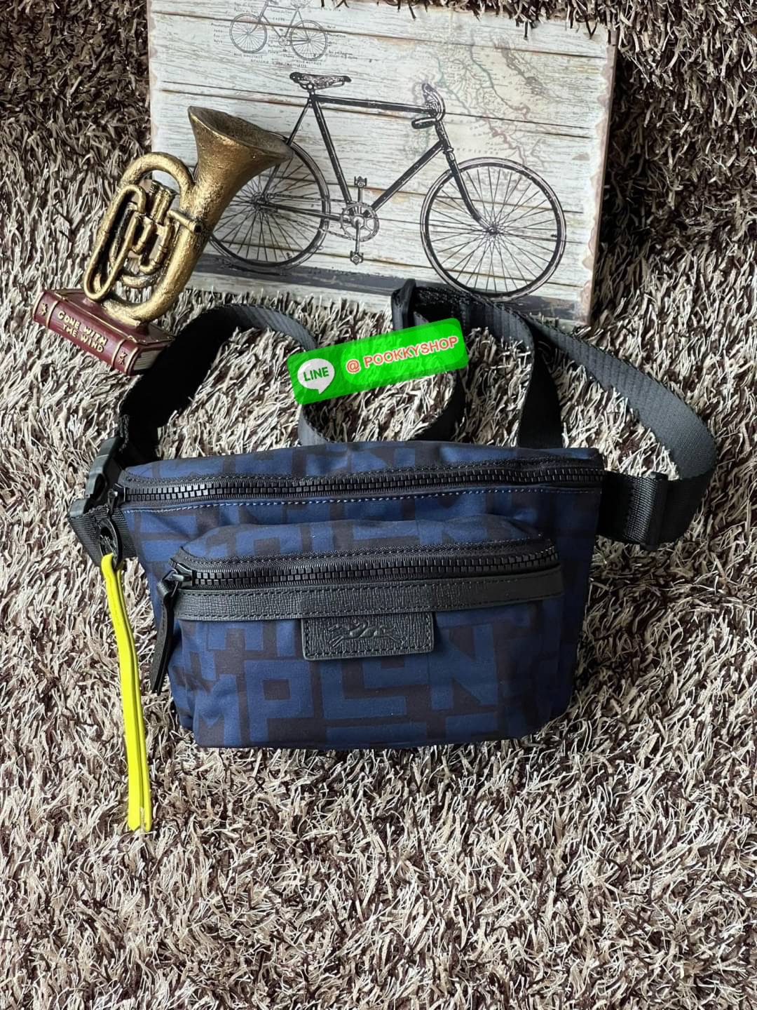 💕LONGCHAMP LE PLIAGE LGP BELT BAG M เท่ห์อย่างมีสไตล์กระเป๋าทรงคาดอกและคาดเอวดีไซน์แนวสปอร์ต เพิ่มความโดดเด่นทันสมัยด้วยลายซิกเนเจอร์ มีช่องซิปที่ใช้งานง่ายช่วยให้คุณหยิบใช้สิ่งของจำเป็นได้อย่างสะดวกและง่ายดาย และผสานสายรัดแบบปรับได้เข้ากับหัวเข็ม