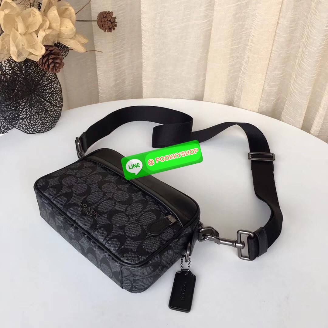 Brand : Coach Graham Crossbody Detail : กระเป๋าสะพาย crossbody ทรงเหลี่ยมชาย ใหม่ล่าสุด ภายในกว้างและ มีช่องว่างหนึ่งช่องใหญ่ ใส่ของได้จำนวนมาก สายสะพายปรับระดับได้ ถือไปทำงานก็เรียบหรู หรือจะสะพายในวันชิวๆ ก็ได้ ซื้อเป็นของขวัญให้แฟน หรือคนในครอบครัวได้เ