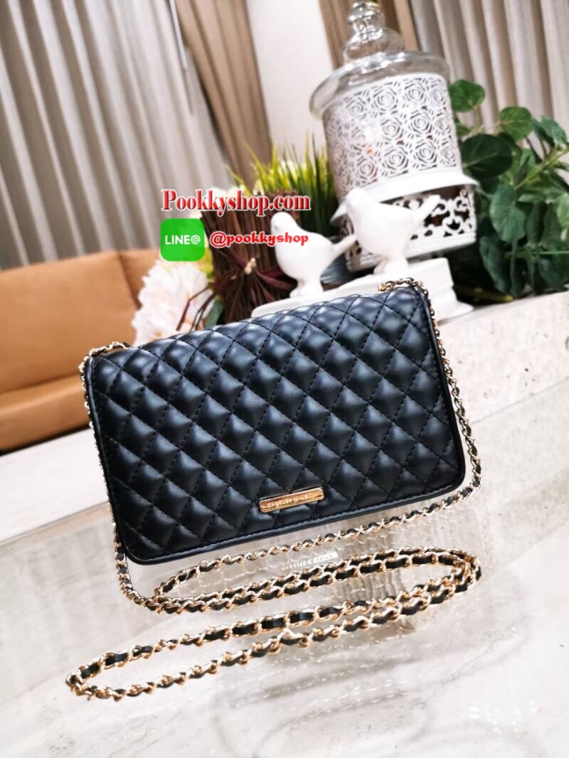 พร้อมส่ง! BEST SELLER! CHARLES & KIETH MINI CLUTCH BAG กระเป๋าสะพายทรงคลัชรุ่นยอดนิยมดีไซน์คลาสสิควัสดุหนังนิ่มลายตารางสวยอยู่ทรงขนาดมินิสไตล์ Chanel เปิดปิดด้วยตัวล๊อคแบบบิดอะไหล่ทอง ด้านหลังประดับโลโก้แบรนด์สวยดูดี มาพร้อมสายสะพายโซ่ร้อยหนัง Crossbody ไ