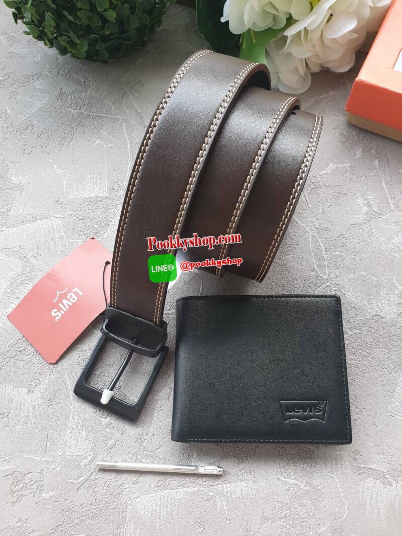 NEW ARRIVAL!! LEVI’S REAL LEATHER BELT & WALLET VALUE PACK ซื้อ1ได้ถึง2ใบ! เซทสุดคุ้ม! ได้ทั้งกระเป๋าสตางค์พับสองตอนและเข็มขัด วัสดุหนังวัวแท้ กระเป๋าสตางค์ปั้มโลโก้ด้านหน้า ภายในมีช่องใส่บัตร ช่องใส่ธนบัตร 2 ช่อง แยกเป็นสัดส่วน เข็มขัดด้านหนึ่งสีดำอีกด้า