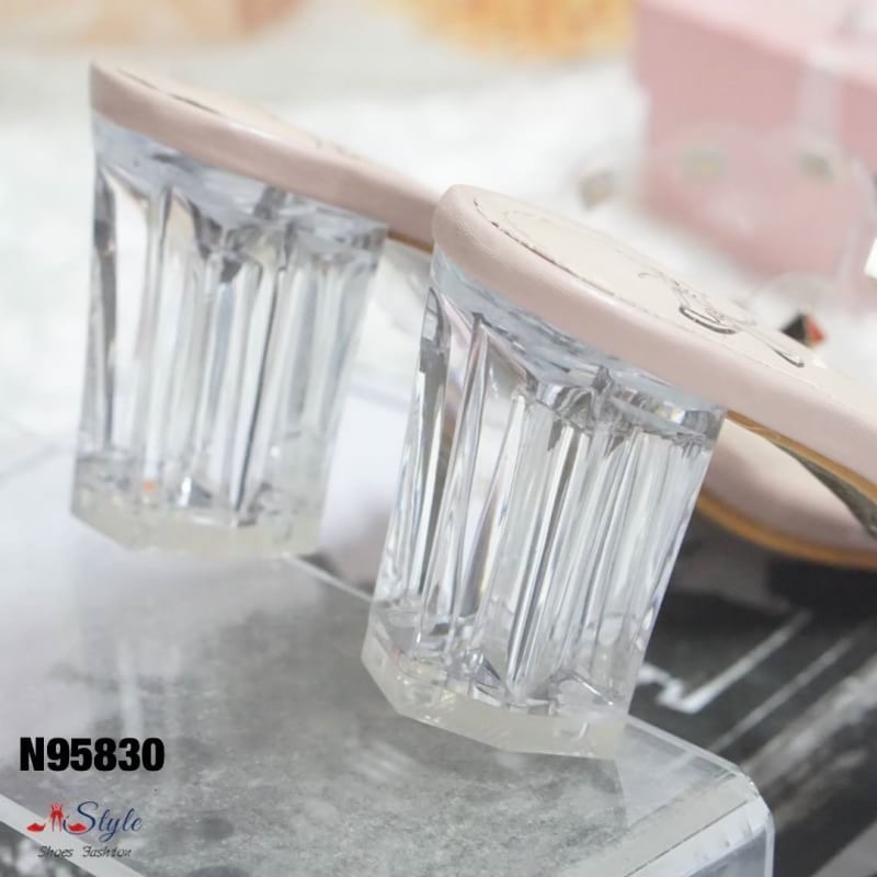 New & Best Seller!!.. พร้อมส่ง รองเท้าส้นแก้ว แบบสวมหน้าทำจากซิลิโคน ประดับด้วยหมุดสีทอง นิ่ม เบา ใส่ง่ายสบาย ไม่กัดเท้า ดีไซน์สวยงาม ดูหรูหรา ด้านหลังเป็นแบบเปลือยส้น ขายดีเว่อร์.. แมทซ์เข้าได้กับทุกชุด..งานสวย..ช้าหมด..อดนะคร๊าาา