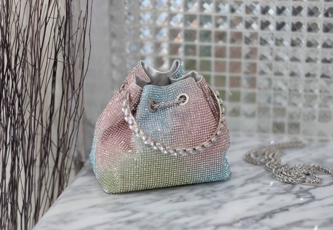 มาอีกรอบละจร้าา 💥 alexander wang ใหม่ล่าสุด เพชรมาในโทนสายรุ้งพสาเทล สีหวานมากๆๆ สวยหรูดูดี ใบนี้ต้องมี ห้ามพลาด!!!