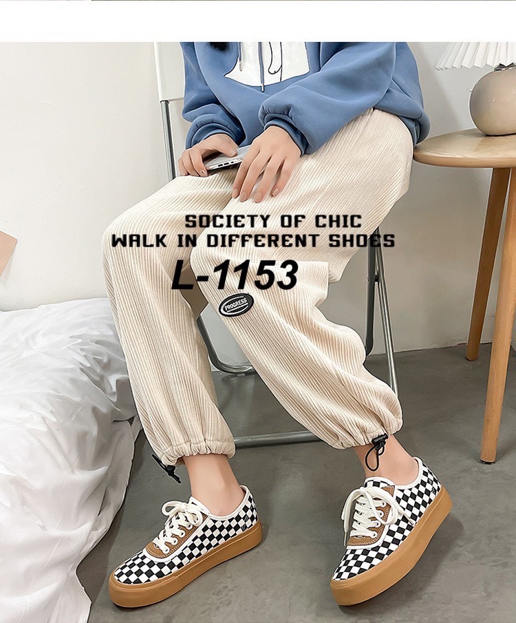 New in ‼️ ไอ้ต้าวความเท่ห์ จึ้งมาก 😍 ไอเท็มเด็ด ประจำวันนี้ค่า👍 รองเท้าผ้าใบแฟชั่น แนวสตรีท ลายตารางหมากรุก สุดฮิต สวมง่าย แมทช์ชุดได้ทุกแนว หล่อทึ่ง สวยจึ้ง แนะนำเลยจ้า