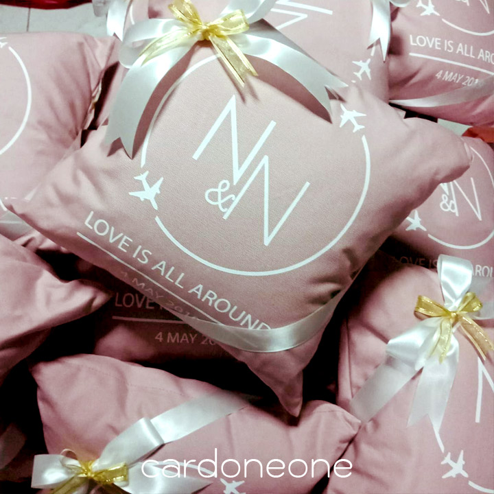 ของรับไหว้ หมอนอิงสกรีนลายผ้าแคนวาส (สินค้าราคาเดียว)