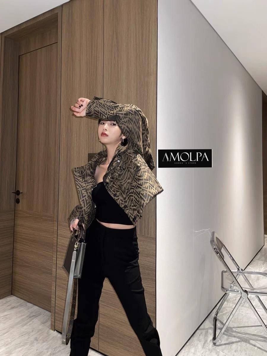 พร้อมส่ง !!! MUST HAVE！JACKET HOODIE FENDI AROMA เนื้อดี มี Texture มากกกๆๆค๊า Colletion 2021 ผ้าดีมาก เย็นมากๆ ห้ามพลาดเลยน๊า สวยสุดๆ