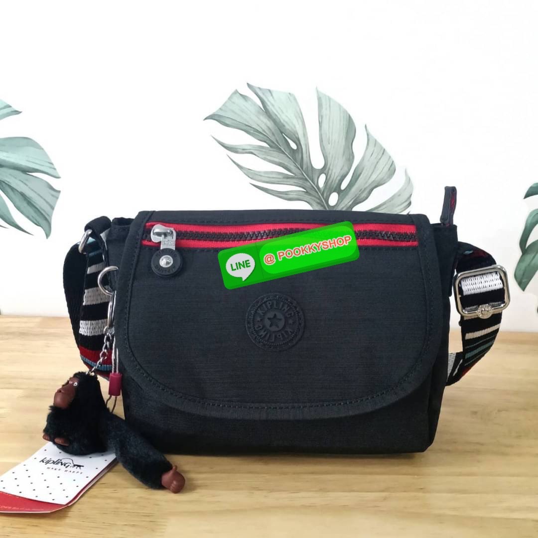 KIPLING SABIAN CROSSBODY MINI BAG กระเป๋าสะพายข้าง วัสดุ Nylon & Polyester 100% ขนาดเล็กกำลังน่ารัก เปิด-ปิดด้วยฝาปิดกระดุมแม่เหล็กและซิปแบรนด์ ด้านในทีแท็กแบรนด์