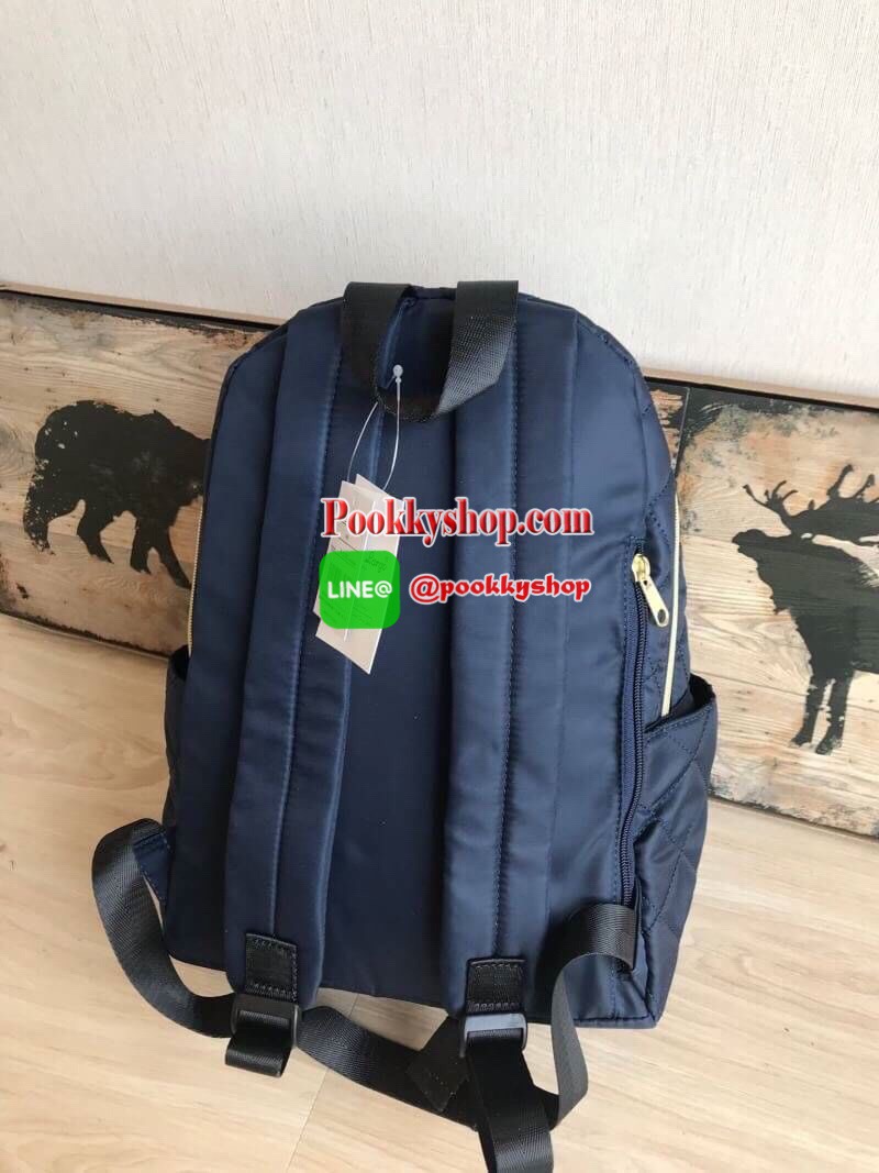 Anello & Legato Largo Nylon Tone Quilting Rucksack รุ่นใหม่ล่าสุดจากเครือ Anello วัสดุไนล่อนเนื้อดี สัมผัสสบายมือ น้ำหนักเบา ด้านข้างมีช่องใส่ขวดน้ำ ด้านหน้า1ช่องซิป ช่องใหญ่เปิดปิดด้วยซิปคู่ ภายในมีช่องแยกเป็นสัดส่วน มีช่องซิปด้านหลังเพื่อหยิบจับของภายใน