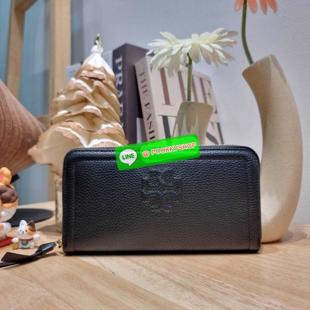 🔆 Model TORY BURCH THEA MULTI GUSSET ZIP CONTINENTAL WALLET 🔆 Details กระเป๋าสตางค์ใบยาวเบสท์เซลเลอร์ ขนาดกำลังพอเหมาะ ดีไซน์เรียบหรู รูดเปิด-ปิดด้วยซิป ภายในแบ่งสัดส่วนไว้ดี ใส่บัตรได้เยอะ ใส่ธนบัตรได้ มีช่องซิปแยกใส่เหรียญได้หรือจะใส่โทร