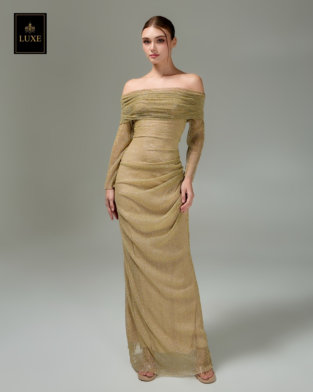 แม็กซี่เดรสเสื้อแขนยาวเปิดไหล่ กระโปรงยาว