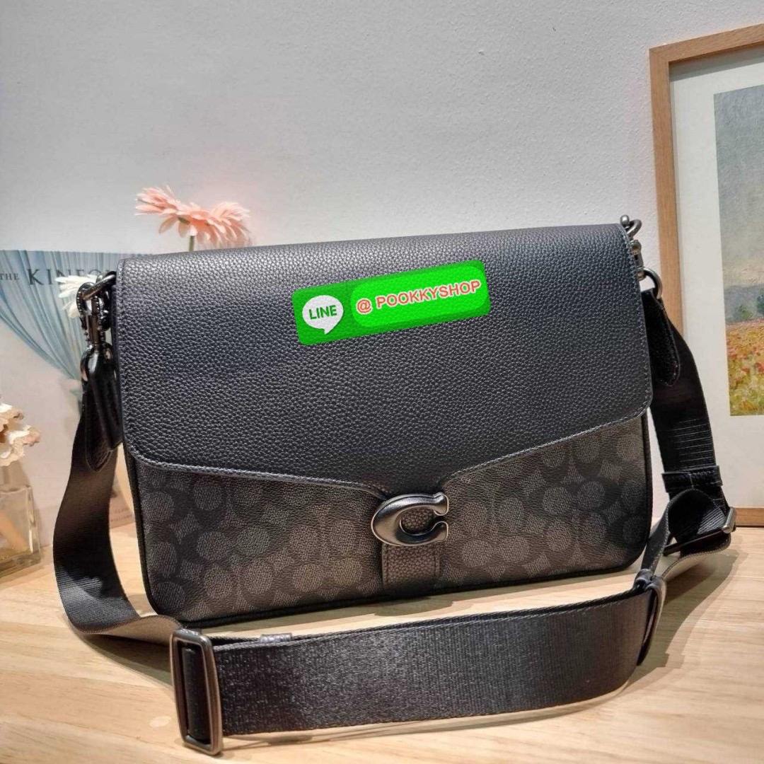 🔆 Model COACH CH769 SOFT TABBY MESSENGER IN SIGNATURE CANVAS 🔆 Details ใหม่ล่าสุด กับไอเท็มที่หนุ่มๆต้องไม่พลาด กระเป๋าทรงแมสเซนเจอร์ใบใหญ่กำลังพอดี พร้อมด้วยสายสะพาย 2 เส้น ให้ได้สะดวกใช้มากขึ้น ทั้งสายสั้นสำหรับจับทุ่นแรง และสายยาวสะพายข