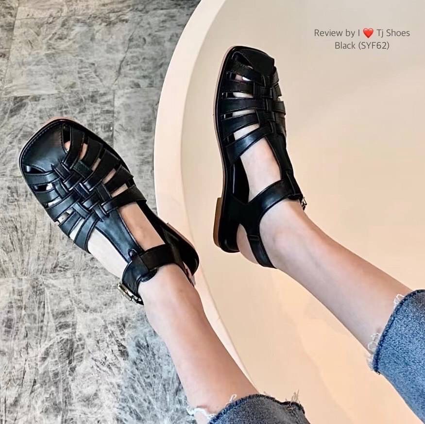 !! พร้อมส่งรองเท้ารัดส้นนำเข้าสวยเก๋ขายดีมากๆ !!! - หนังรุ่นนี้ใส่ดีมาก ใส่เดินสบาย - มีรูระบายอากาศ ใส่แล้วเท้าไม่อับ - สายสามารถปรับให้กระชับได้ - จับแมทกับชุดง่าย ใส่แล้วดูเกร๋ดูน่ารักมากๆ - ทางร้านถ่ายรูปจากสินค้าจริง *** ของจริงงานดีสวยเป๊ะมาก สวยเกิ