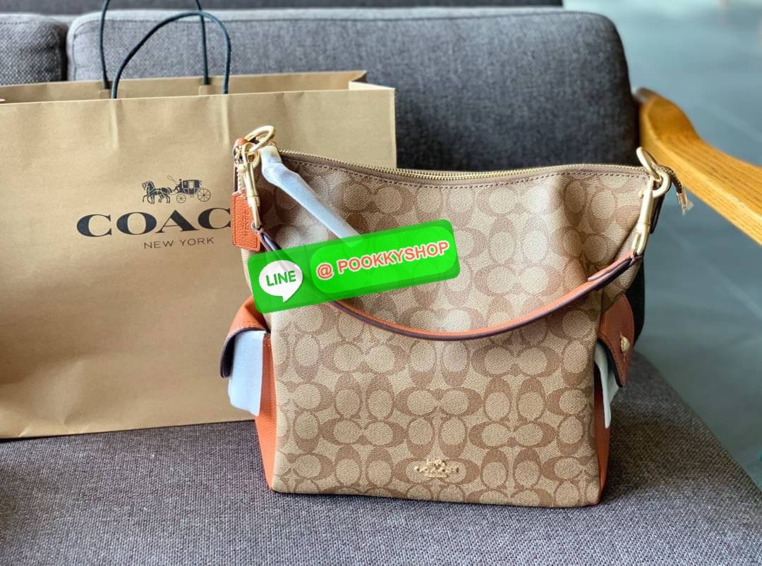 COACH PENNIE SHOULDER BAG ((C1523)) พร้อมส่ง! ✔️กระเป๋าหิ้ว//คล้องไหล่//สะพายข้างได้ สุดคุ้ม! ✔️ใบใหญ่ ทรงสวยใส่ของได้จุมาก หนังแท้ หนังนิ่ม สัมผัสแล้วหลงรักแน่นอนค่ะ ✔️ปากกระเป๋ากว้าง ล้วงหยิบของสะดวกมากๆ ภายในกระเป๋าโล่งกว้าง สัมภาร