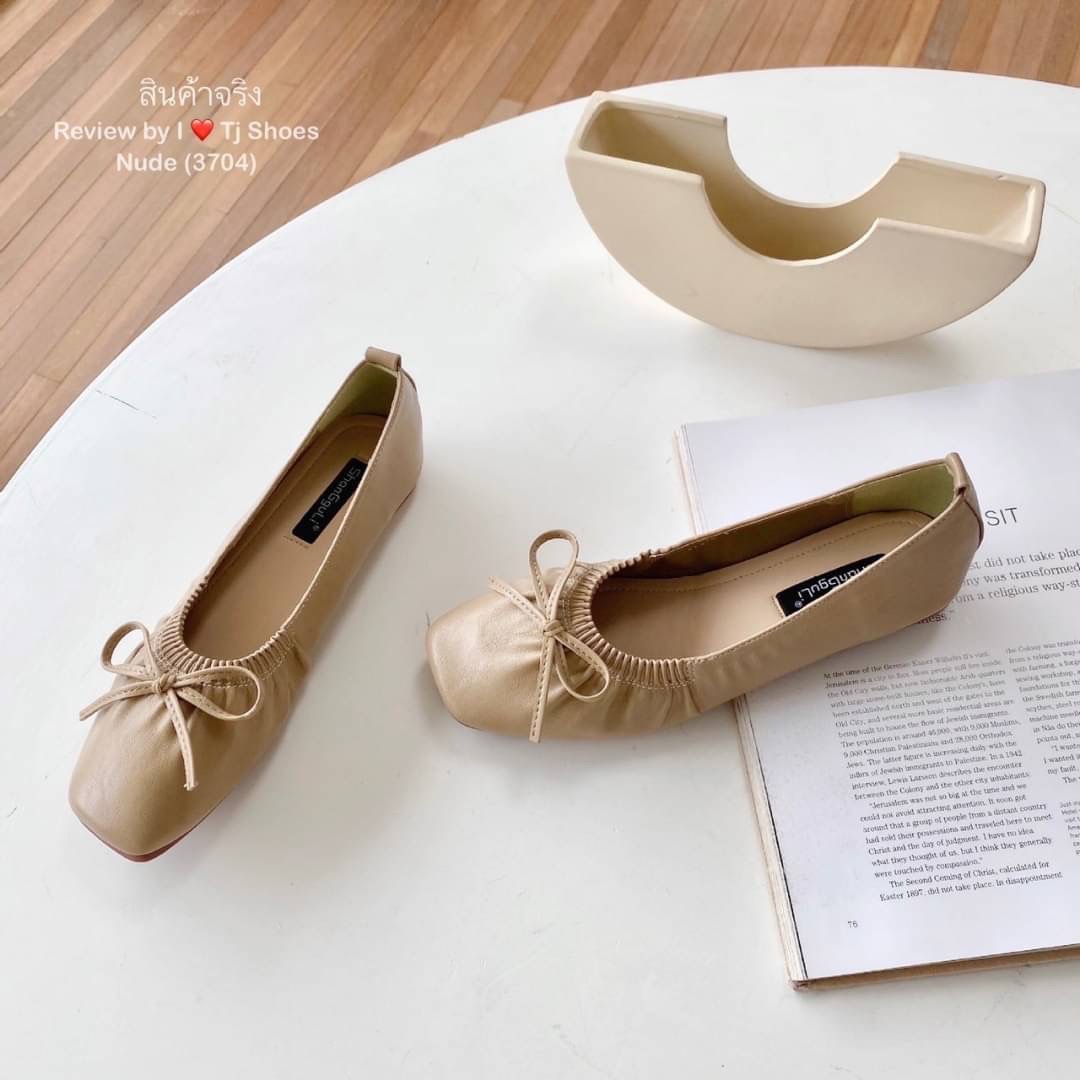 พร้อมส่งรองเท้าคัชชูนำเข้า ขายดีสุดๆ หนังรุ่นนี้คือดีนิ่มมาก ทรงสวย สวมใส่ง่าย แต่งด้วยโบว์น่ารักๆ ใส่ได้เรื่อยๆ ใส่สบาย ส้นยางอย่างดีบิดงอได้ช่วยลดแรงกระแทกเวลาเดินได้ดี แมทกับชุดง่าย ใส่กับอะไรก็น่ารักสุดๆ ควรมีไว้เป็นคู่โปรด ของจริงงานดีมากสวยมาก ตรงปก