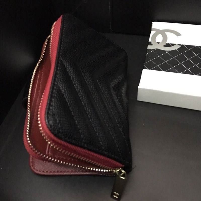 กระเป๋าสตางค์ ซิปรอบ ใบกลาง หนังคาเวียร์อะไหล่ทอง อะไหล่เงิน พร้อมส่ง งานเกรดพรีเมี่ยมปั้มทุกจุด ติดโลโก้ปั้ม ด้านในหลายช่อง ใส่นามบัตร ใส่รูปใส่เเบงค์ งานสวย เนี๊ยบสุด พร้อมกล่องเเบรนด์สีดำเรียบหรู