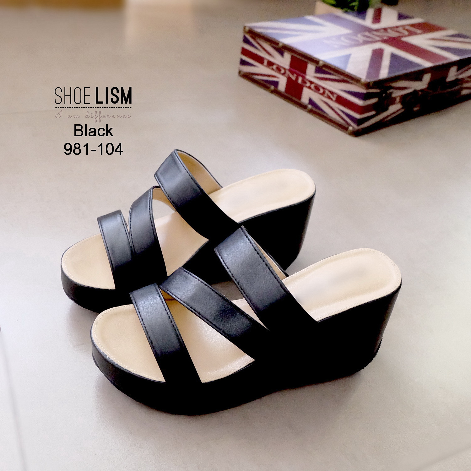 พร้อมส่งจร้าา!! 981-104 ถือเป็นงานตัวใหม่ ที่มาแรง ใส่ในช่วงหน้าฝนสบาย แบบไม่ต้องกลัวน้ำ หนัง pu ออกเรียบๆหรู พื้นบุนวมตามแบบ น่ารักหวานๆค่ะ รองเท้าเตารีด