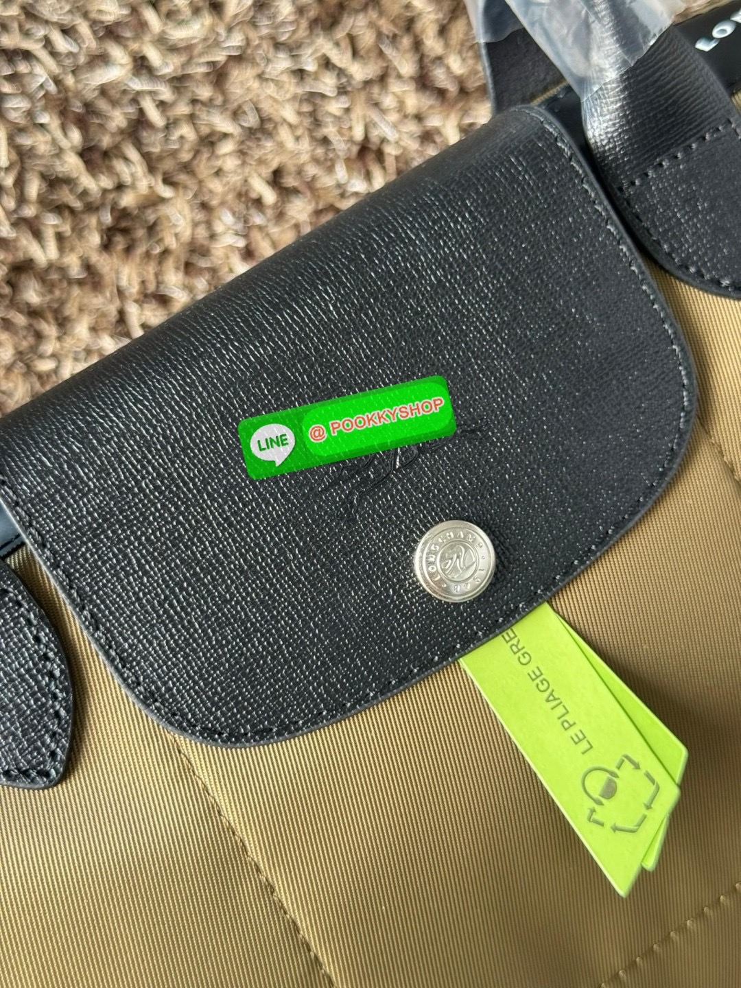 Longchamp LE PLIAGE ENERGY S HANDBAG LE PLIAGE รีไซเคิล ECONYLสไตล์สปอร์ต ทันสมัย และใช้งานได้จริง น้ําหนักเบา กระเป๋าใบนี้เป็นเครื่องประดับที่มีเสน่ห์ในอุดมคติที่จะติดตามคุณในทุกกิจกรรมยามเย็นของคุณ มาพร้อมกับสายสะพายไหล่ปรับได้ สามารถพกพาได้ ทั้งแบบถือแ