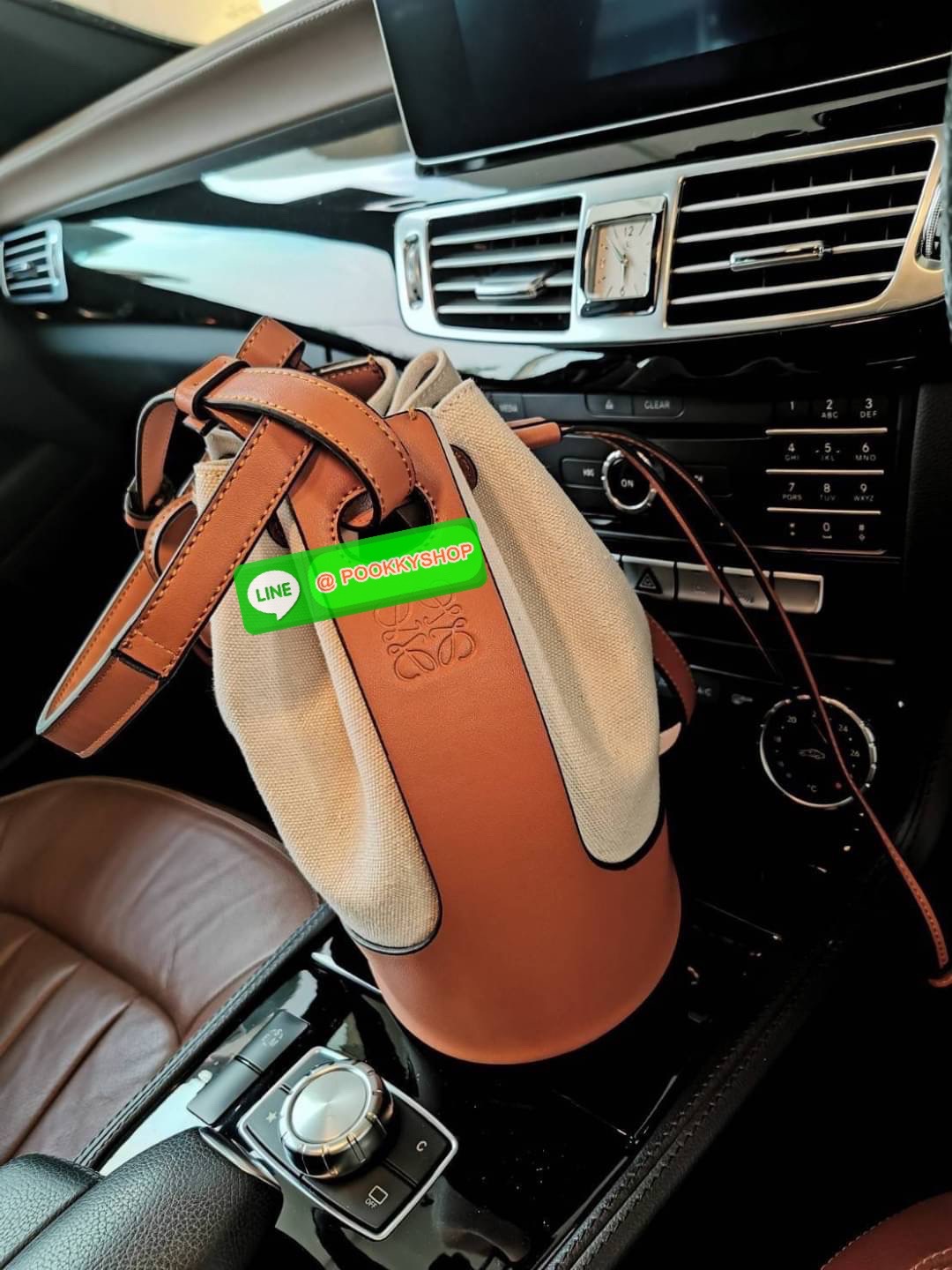 ✴️พร้อมส่งความสวย!✴️ NEW IN! LOEWE CROSSBODY BUCKET BAG GIFT WITH PURCHASE (GWP) กระเป๋าถือหรือสะพายพรีเมี่ยมกิ๊ฟ Limited Edition จาก LOEWE PERFUME DUTYFREE COUNTER วัสดุ Canvas & Leather calfskin ขนาดกำลังดี น้ำหนักเบา ภายในโล่งกว้างและจุ ส