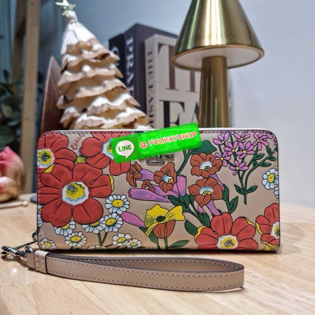 🔆 Model COACH CJ373 LONG ZIP AROUND WALLET WITH FLORAL PRINT 🔆 Details กระเป๋าสตางค์ใบยาว คอลเลคชั่นใหม่ กับดีไซน์ใหม่ ลวดลายดอกไม้สดใสรอบใบโดดเด่น สะดวกใช้งานและขนาดกำลังเหมาะมือมากๆ รูดใช้งานด้วยซิปรอบใบ ภายในแบ่งสัดส่วนไว้อย่างดี มีทั้ง