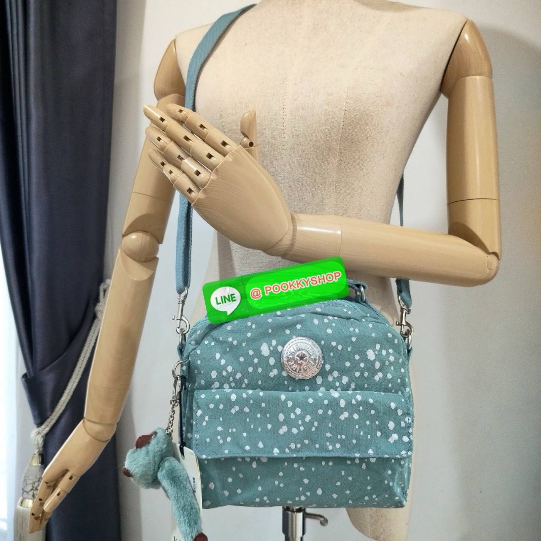 KIPLING Cand 2 ways backpack กระเป๋าถือหรือสะพายข้าง ขนาดกลาง วัสดุ Polyester 100% -ด้านหน้ามี 2 ช่องซิป -ช่องหลักโล่งกว้าง ใส่ของได้เยอะสุดๆ พร้อมช่องซิปและช่องแยกด้านข้างให้แยกของได้เป็นระเบียบมากขึ้น สามารถติใส่กระเป๋าสตางค์ใบยาวได้ มาพร้อมสายคล้องพวงก