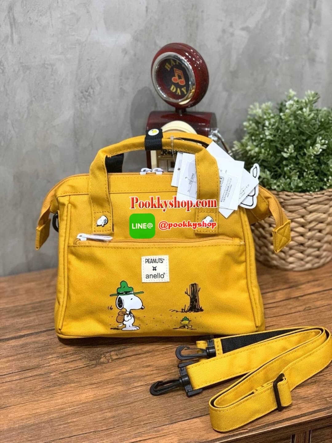 Anello X Peanuts 2 ways Boston regular size(Os-S044) ได้ Collaboration หรือเป็นการร่วมงานกับตัวการ์ตูนสุดคลาสสิคอย่าง Peanuts มานำเสนอโดยเอาคาแลคเตอร์ ในการใช้ชีวิตประจำวัน ที่เหมาะสม มาวางบนตัวกระเป๋า กระเป๋า anello (อเนลโล่) กระเป๋าเป้แบรนด์ของญี่ปุ่น ท
