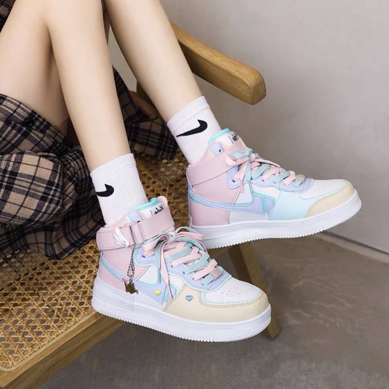 พร้อมส่ง!!! รองเท้าผ้าใบสีพาสเทล งานหนังพรีเมียม งานน่ารัก หวานๆ ผลิตด้วย pu ด้านในนิ่ม มี accessories ให้ตกแต่งได้ตามใจ งานน่ารักแบบนี้ไม่มีไม่ได้แล้วน้าา