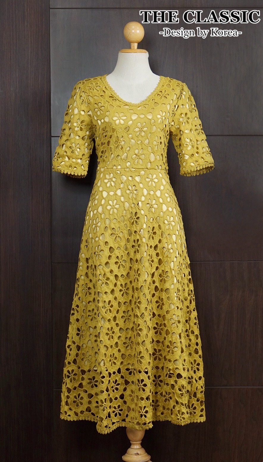 เดรสแฟชั่น เดรสลูกไม้ยาว ใช้ผ้าลูกขึ้นลายดอกไม้ เนื้อแน่นอย่างดีมีน้ำหนัก