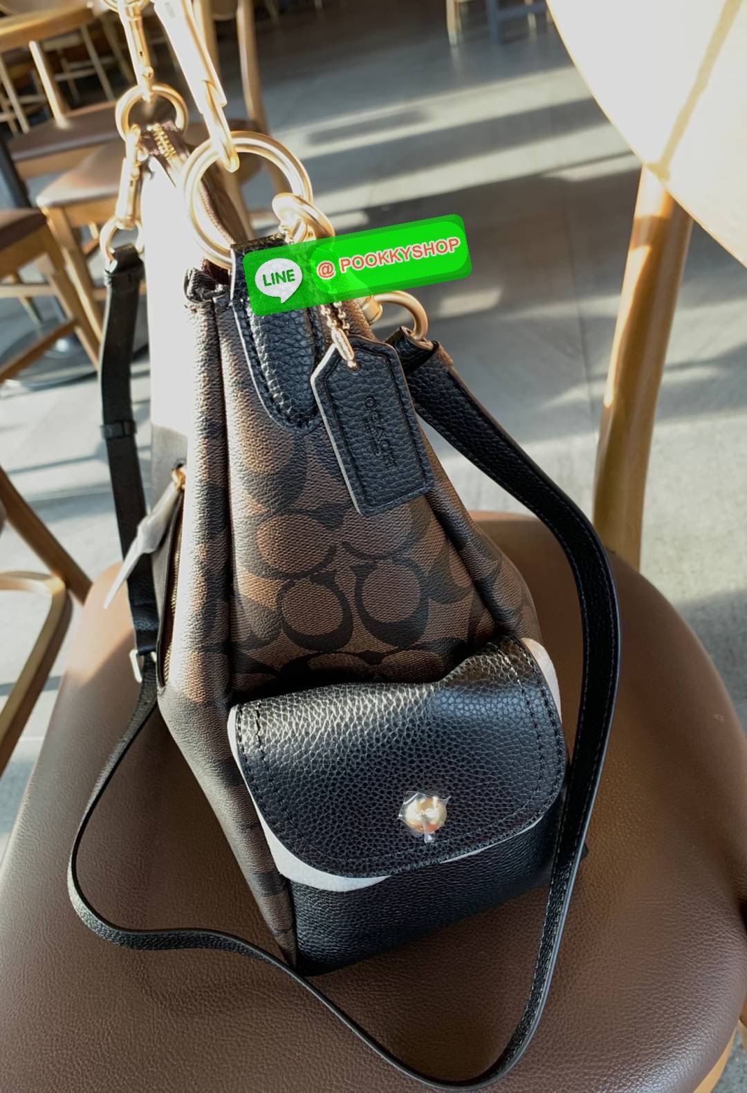 COACH PENNIE SHOULDER BAG ((C1523)) พร้อมส่ง! ✔️กระเป๋าหิ้ว//คล้องไหล่//สะพายข้างได้ สุดคุ้ม! ✔️ใบใหญ่ ทรงสวยใส่ของได้จุมาก หนังแท้ หนังนิ่ม สัมผัสแล้วหลงรักแน่นอนค่ะ ✔️ปากกระเป๋ากว้าง ล้วงหยิบของสะดวกมากๆ ภายในกระเป๋าโล่งกว้าง สัมภาร