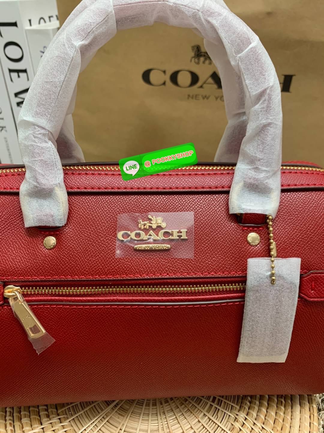 New in!! เข้าแล้วสีที่สาวๆรอคอยกันมานาน ห้ามพลาด COACH ROWAN SATCHEL ((79946)) พร้อมส่ง สิ้นสุดการรอคอย ห้า พลาดค่า! กระเป๋าหิ้ว//คล้องมือ//สะพายข้างได้ หนังแท้ลายหนังสวย ทรงสวย หรูดูผู้ดีมาแต่ไกลเลยค่าา ด้านหน้ามีช่องซิปให้ใส่ของจุกจิก ปากกระเป๋าแบบซิป ภ