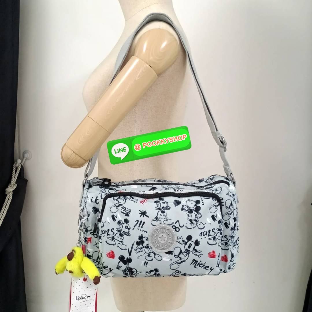 KIPLING RETH CROSSBODY BAG ซับในตาราง วัสดุ Nylon +polyester กระเป๋าสะพายข้างหรือ สะพาย Crossbody ได้ ช่องหน้าเปิด-ปิด ด้วยซิป พร้อมช่องแยกบ่อยด้านข้าง ช่องหลัก 2 ช่อง ด้านในโล่งกว้าง สามารถจุสัมภาระได้เยอะ พร้อมช่องซิปหลัง สายสะพายปรับระดับสั้น-ยาว ได้ f
