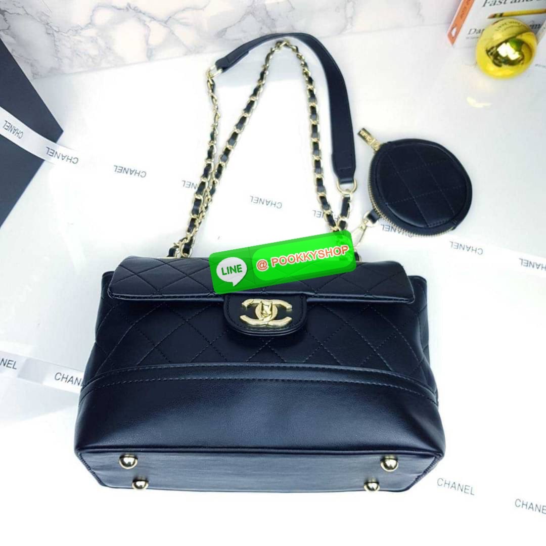CHANEL BAG VIP GIFT WITH PURCHASE (GWP) จาก CHANEL DUTY FREE COUNTER (CHN814) กระเป๋าสะพาย มีใบเล็กขนาดน่ารักไว้ห้อยได้ ปรับสะพายไหล่ หรือครอสบอดี้ได้หมด ทรงสวย คุ้มมาก