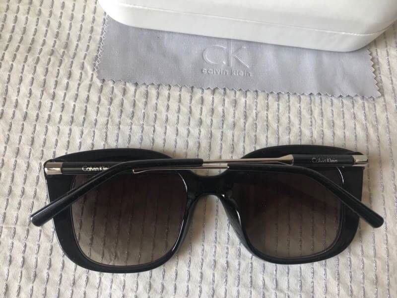 Calvin Klein CK3200S สวยมากๆ อุปกรณ์กล่องและผ้าเช็ดแว่น