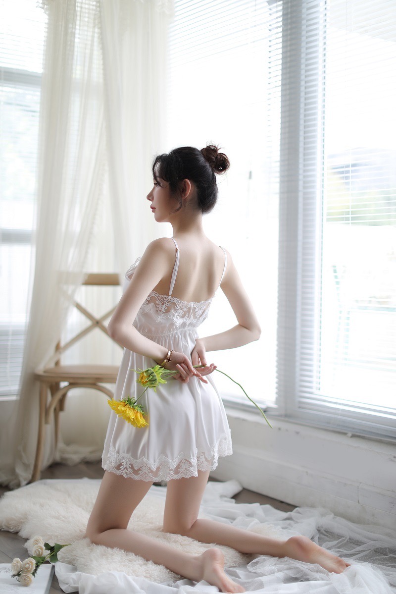 ชุดนอนเซ็กซี่ ชุดนอนซีทรู สีขาว แต่งลูกแหวกหน้า สีหวาน สวยหรูมากคะ สำเนา สำเนา สำเนา