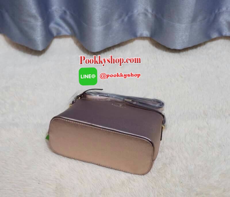 KATE SPADE CEDAR STREET MANDY แบรนด์ดังจากอเมริกาสุดฮิต กระเป๋าขนาดน่ารัก สะพายข้าง หนัง saffiano ภายในลายสวยเก๋สีทองเรียบหรู ทรงแข็งอยู่ทรง MUST HAVE!!