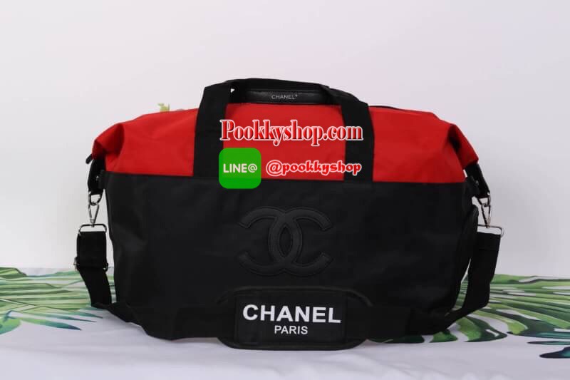 Chanel Authentic VIP Gift Bag Duffle Gym Travel -สินค้าเป็นของแท้ ใหม่ จากเค้าเตอร์เครื่องสำอาง/ น้ำหอมของแบรนด์- Chanel vip gift bag ของแท้ 100% ใช้เป็นกระเป๋าเดินทาง/ไปฟิตเนส ไปยิม หัวซิปปั้มโลโก้ ด้านในเป็นช่องกว้าง และช่องซิป ฐานกระเป๋ามีช่องแยกใต้กระ