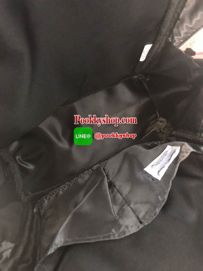 Anello & Legato Largo Nylon Tone Quilting Rucksack รุ่นใหม่ล่าสุดจากเครือ Anello วัสดุไนล่อนเนื้อดี สัมผัสสบายมือ น้ำหนักเบา ด้านข้างมีช่องใส่ขวดน้ำ ด้านหน้า1ช่องซิป ช่องใหญ่เปิดปิดด้วยซิปคู่ ภายในมีช่องแยกเป็นสัดส่วน มีช่องซิปด้านหลังเพื่อหยิบจับของภายใน