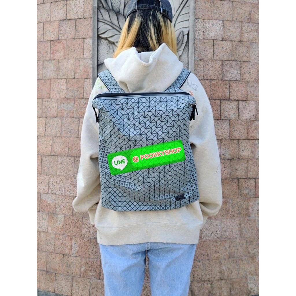 BAO BAO ISSEY MIYAKE LARGE BACKPACK ผู้ที่มักใช้งานกระเป๋าเป้ในชีวิตประจำวัน ส่วนมากจะอยู่ในวัยนักเรียน-นักศึกษาหรือวัยทำงาน ซึ่งรุ่นนี้ตอบโจทย์การใช้งานได้เป็นอย่างดี เป็นเป้ที่มีช่องสำหรับใส่สัมภาระประมาณหนึ่ง เพื่อให้สามารถจัดเก็บสิ่งของได้อย่างเป็นระเ