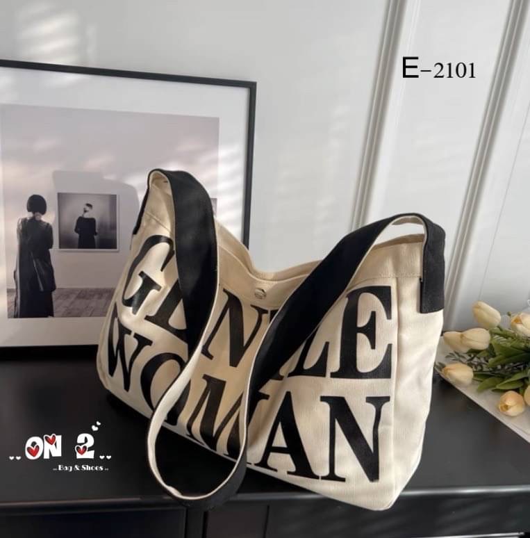กระเป๋าผ้าแคนวาสนิ่ม Gentlewoman เป็นกระเป๋าผ้าStreet Fashion มีซิปและกะดุมปิดใช้งานได้ทุกวันเบาสบายสายยาวใบใหญ่จุใจค่ะ