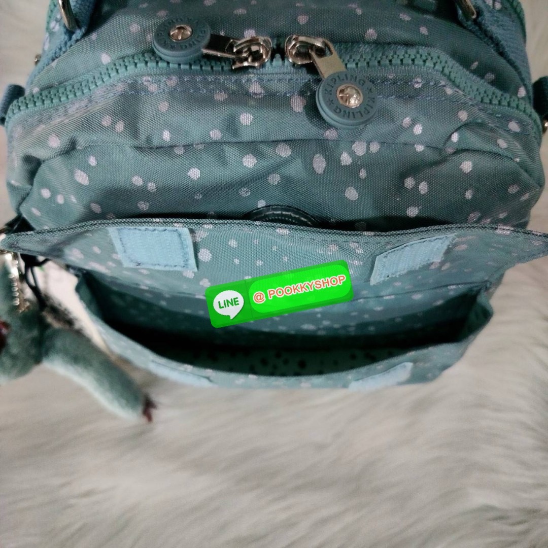 KIPLING Cand 2 ways backpack กระเป๋าถือหรือสะพายข้าง ขนาดกลาง วัสดุ Polyester 100% -ด้านหน้ามี 2 ช่องซิป -ช่องหลักโล่งกว้าง ใส่ของได้เยอะสุดๆ พร้อมช่องซิปและช่องแยกด้านข้างให้แยกของได้เป็นระเบียบมากขึ้น สามารถติใส่กระเป๋าสตางค์ใบยาวได้ มาพร้อมสายคล้องพวงก