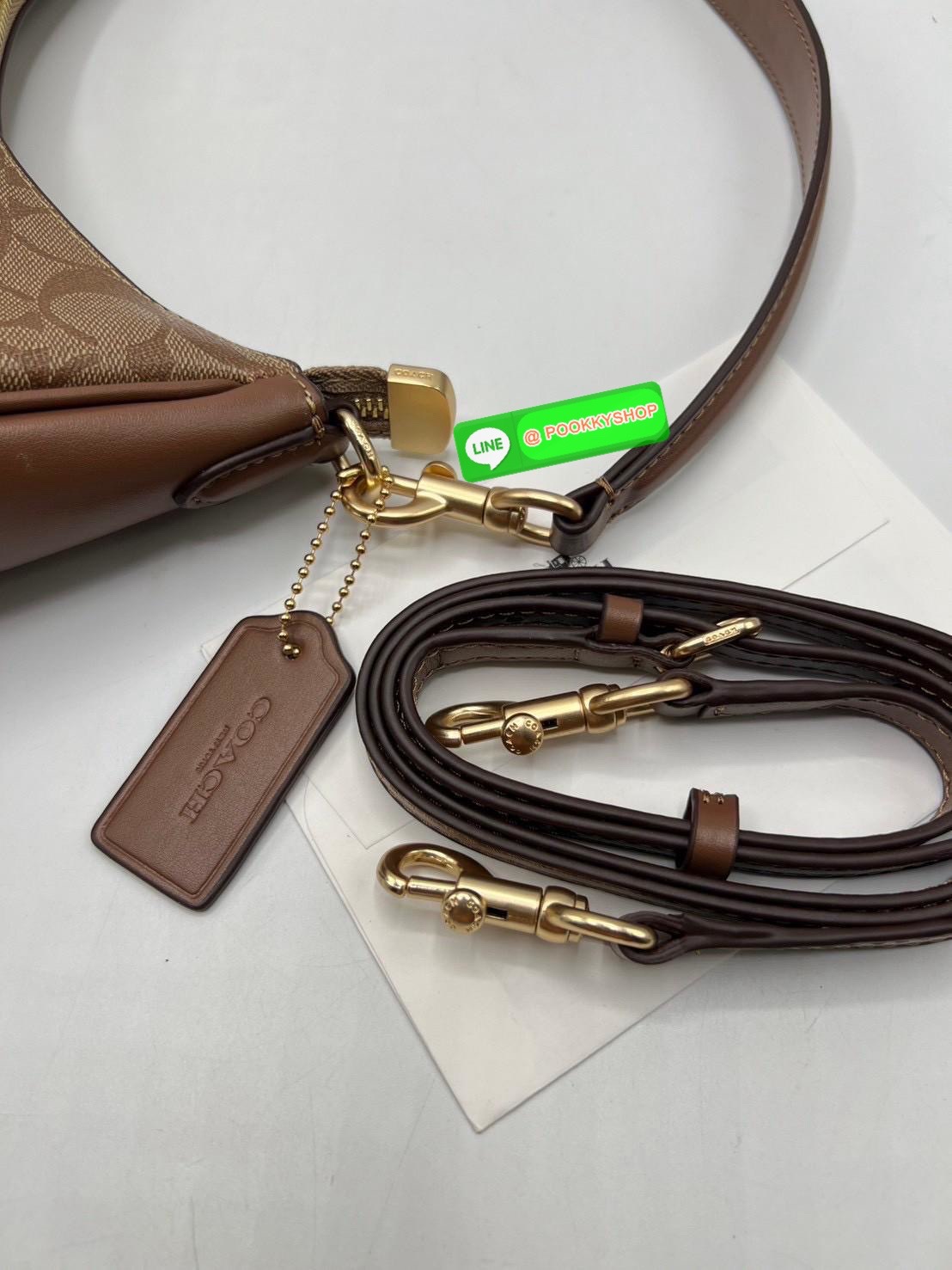 Coach Teri Hobo In Signature Canvas กระเป๋าคล้องไหล่และสะพายข้าง วัสดุแคนวาส+หนังแท้ เปิด-ปิดกระเป๋าแบบซิป ภายในโล่ง มีช่องซิป1ช่อง ช่องใส่ของจุกจิกอีก1ช่อง ด้านหลังมีช่องซิป1ช่อง มีสาย2เส้น สำหรับคล้องไหล่และสะพายข้าง