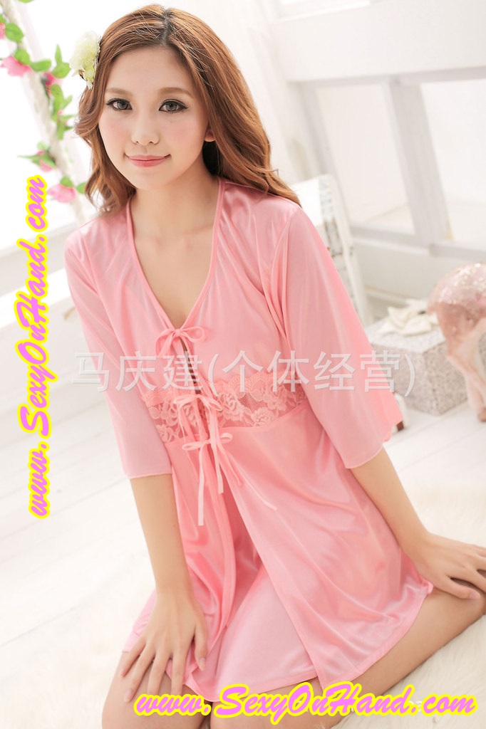 เซ็ทชุดคลุม ชุดนอนสายเดี่ยว เนื้อผ้าซาตินเกรดพรีเมี่ยมหรู สีชมพู แต่งลูกไม้ปัก สีสวยหวาน ลุคคุณหนูมากๆคะ