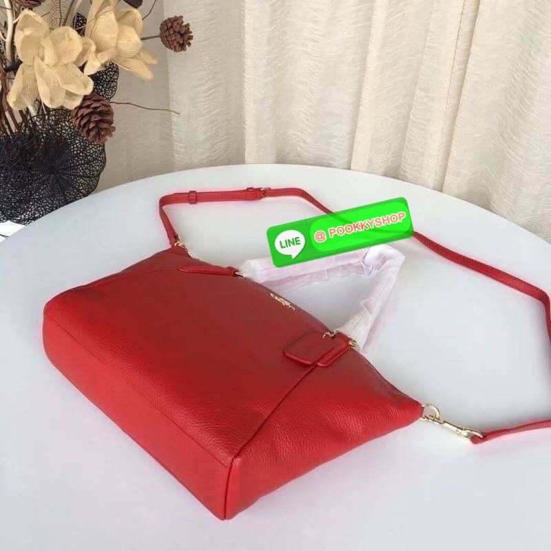 Coach F36675 Pebble Leather Satchel สีแดงหรูหรา | หนังแท้ | ทรงซิปบน | ใบใหญ่จุใจ❤️ สะดุดตาทุกมุมมองกับ Coach F36675 ใบใหญ่ทรงซิปบนที่ใช้งานได้ทุกวัน หนังแท้สัมผัสนุ่ม สีแดงหรูโดดเด่น ตัดกับฮาร์ดแวร์ทองอย่างลงตัว ใส่ของได้จุใจ ทั้งกระเป๋าสตางค์ มือ