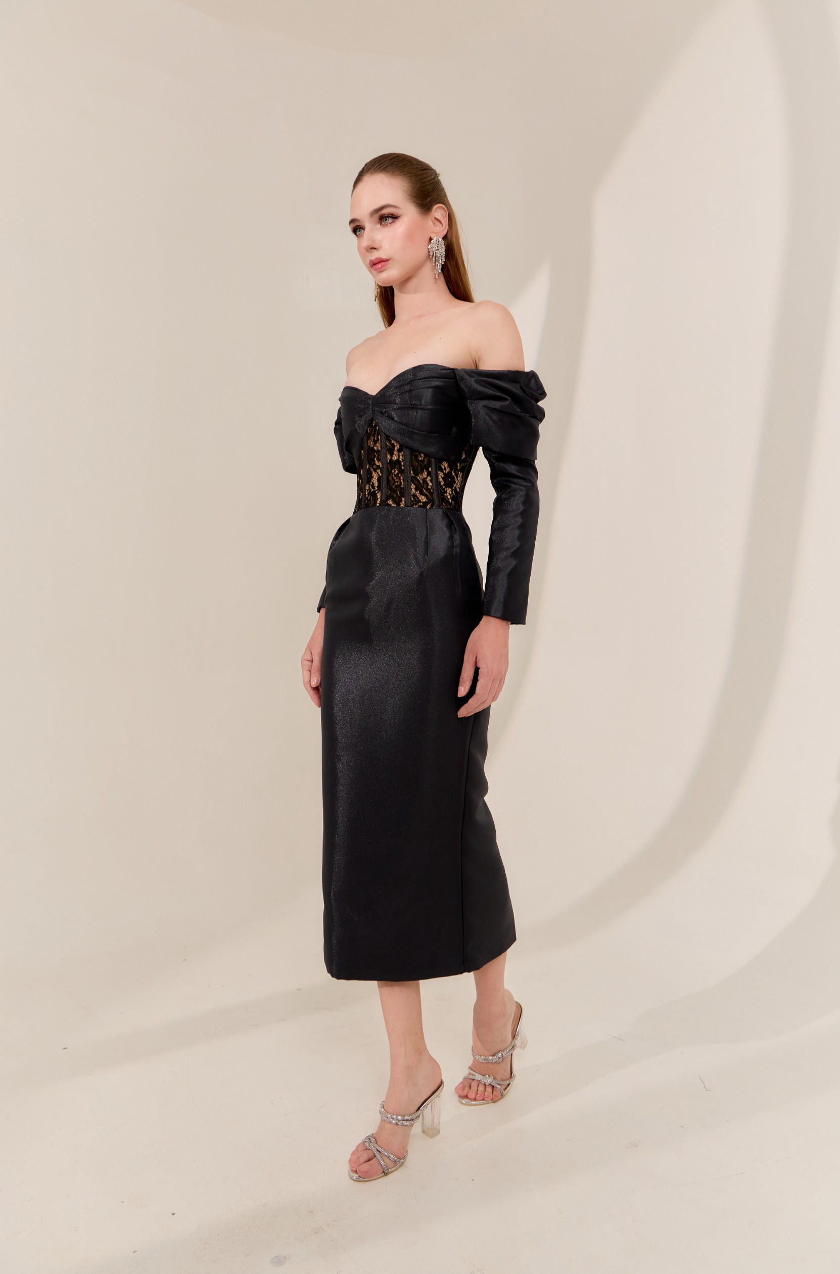 เดรสแฟชั่น เดรสเสื้อเปิดไหล่แขนยาว กระโปรงทรงสอบ