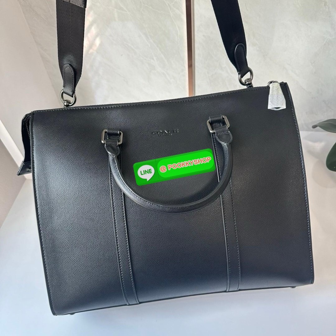 COACH GRAHAM ZIP BRIEF (CE439) 🔖กระเป๋าใส่โน๊ตบุ๊คใส่เอกสารใบใหญ่ 🔖วัสดุ:หนังแท้ทั้งใบ 🔖เปิดปิดด้วยซิป ภายในกว้าง มีช่องย่อยใส่ของจุกจิก ช่องใส่บัตร ใส่เอกสารและของสำคัญได้เยอะ 🔖สายสะพายสามารถถอดออกและปรับระดับได้คะ
