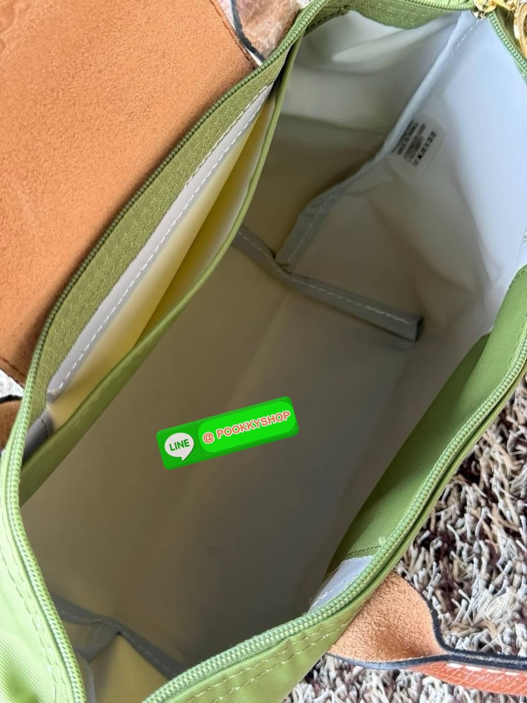 LONGCHAMP LE PLIAGE ORIGINAL S HANDBAG Crossbody Bag กระเป๋าสะพายไหล่ รุ่น Original มีเอกลักษณ์อันโดดเด่นของรุ่นไอคอนนิคของ Longchamp อย่าง Le Pliage (เลอ ปลิยาจ) โดย Longchamp ได้รับแรงบันดาลใจจากศิลปะการพับกระดาษแบบ Origami (โอริกามิ) ในการสรรค์สร้างกระ